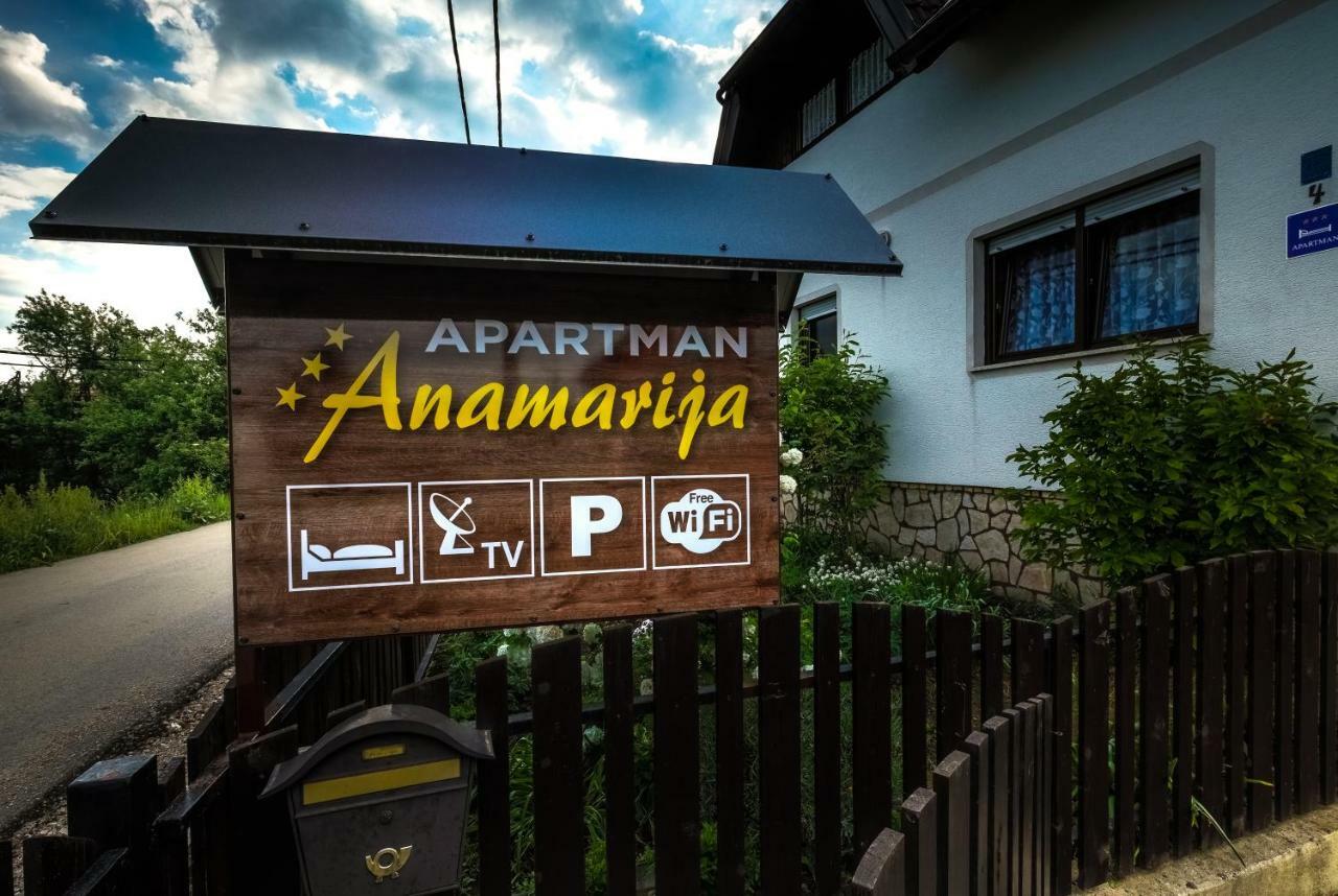 Anamarija Apartments Licko Petrovo Selo Esterno foto